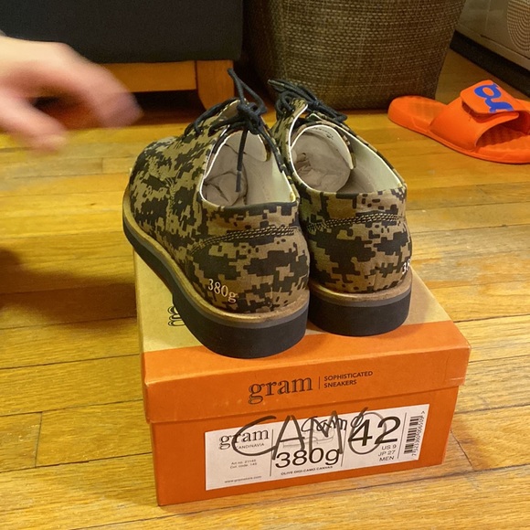 Digital camo men’s derby shoe. Size 9 - Picture 3 of 4